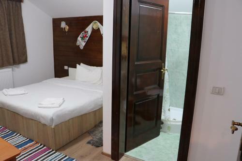 Hostal Pensiunea Floare de Colt
