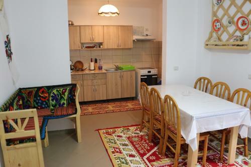 Hostal Pensiunea Floare de Colt