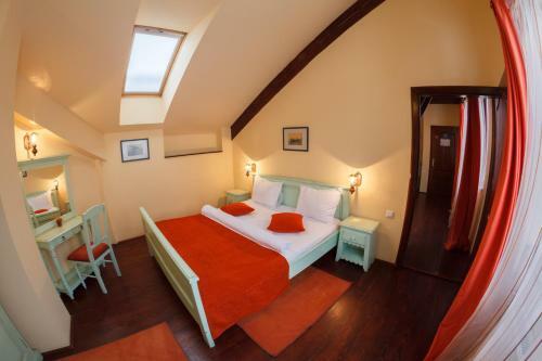 Hostal Pensiunea Adoro