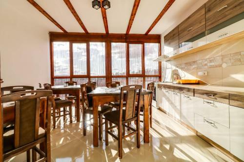 Hostal Pensiunea Day & Deny