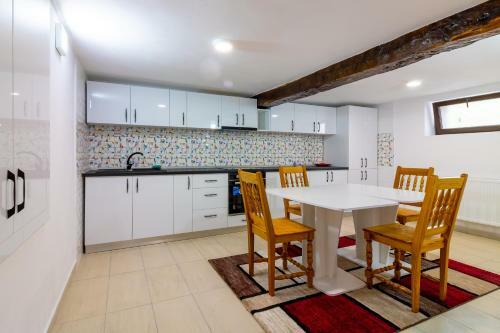 Hostal Pensiunea D & Ylan