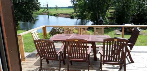 Villa Holiday House On Riverside