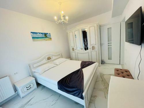 Gray Apartment Mamaia Nord
