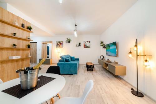 Summer Quantum Valentine's Apartment