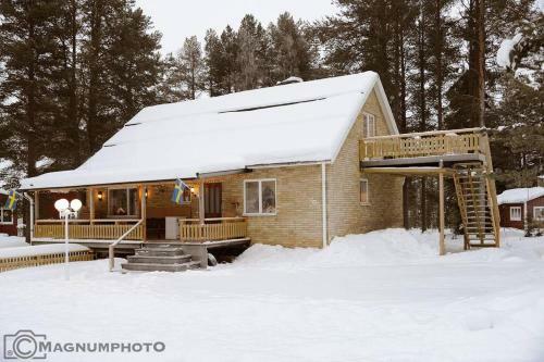 Villa Spacious House Beside A Lake In Swedish Lapland