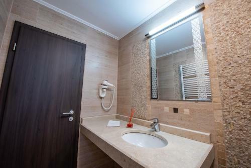 Hostal Pensiunea Carul Cu Flori
