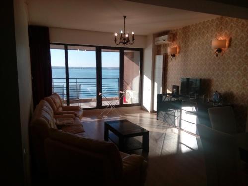 Green Lake Apartment 13