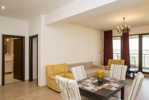 Green Lake Apartment 13