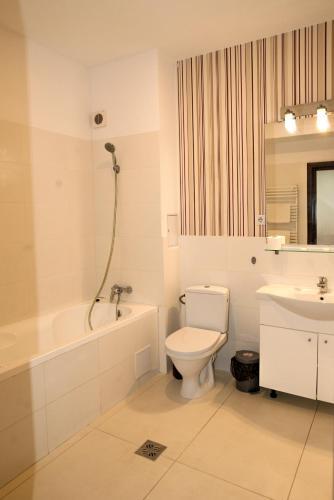 Green Lake Apartment 13