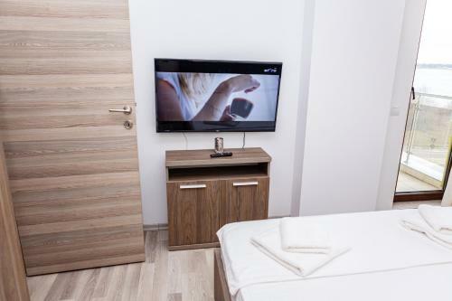 Summerland Sea View Apartment