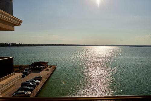 Sailing Lake Mamaia Apartment
