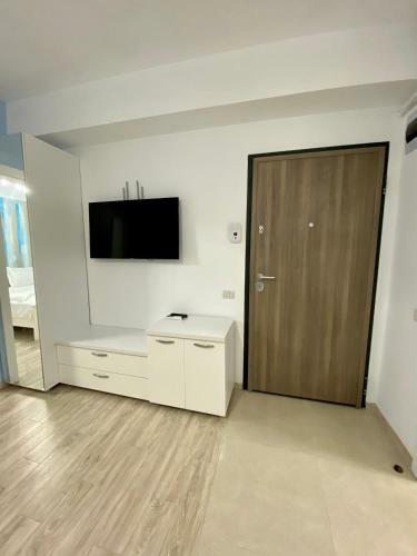 Mirror Lake Apartments