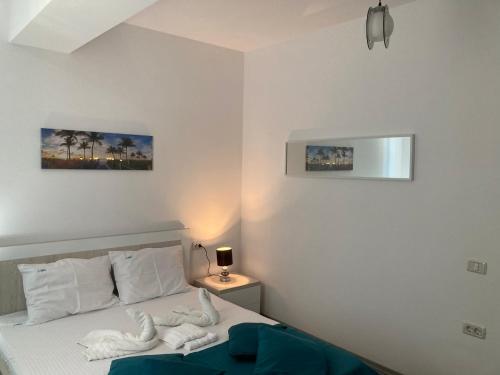 Lmn Apartment 33