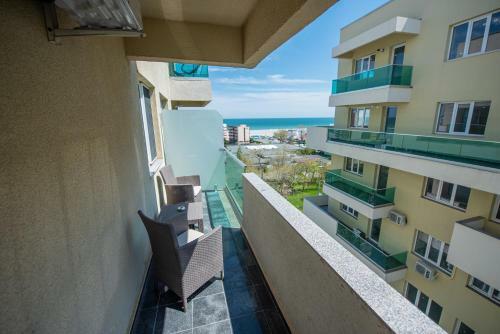 Moonlight Sky Mamaia Apartment