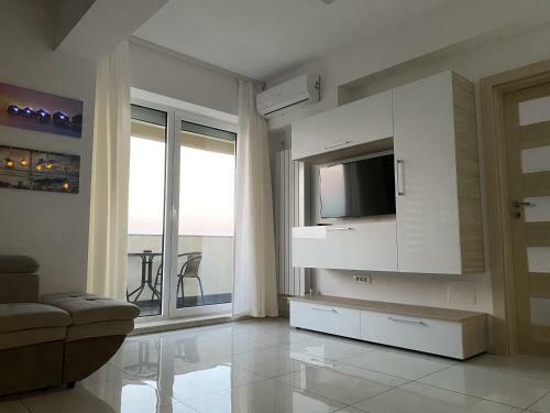 Moonlight Summer Apartment
