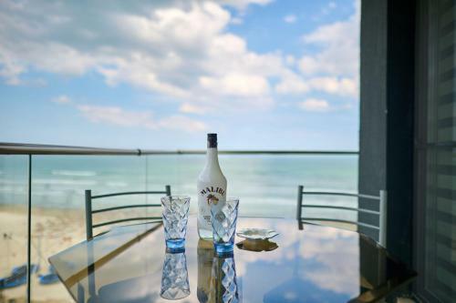 Crazy Sea View 2br Apartment Alezzi Spa Pools Parking