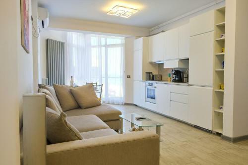 Crazy Sea View 2br Apartment Alezzi Spa Pools Parking