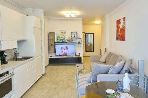 Crazy Sea View 2br Apartment Alezzi Spa Pools Parking