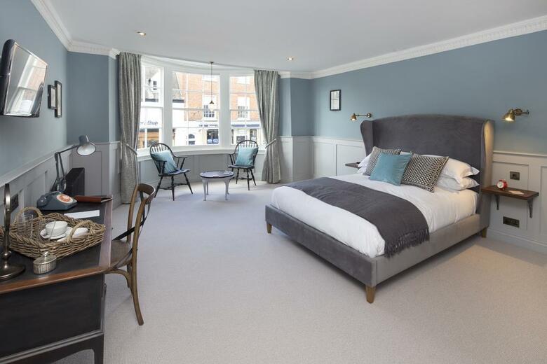 Hostal The George Hotel