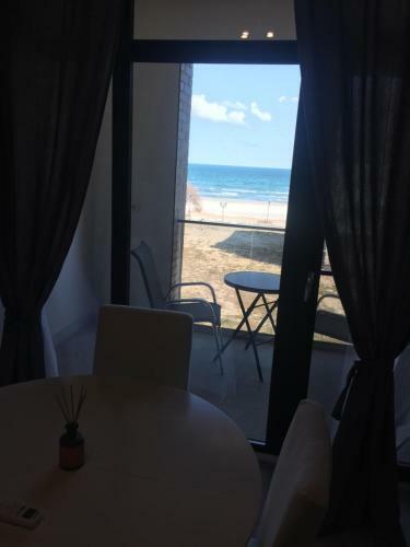 2 Steps Apartment