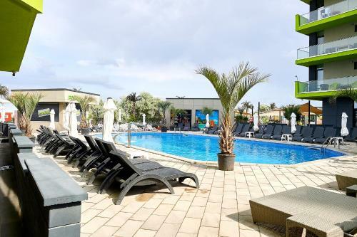 Oasis Apartment Spa N Pool Alezzi Beach Resort