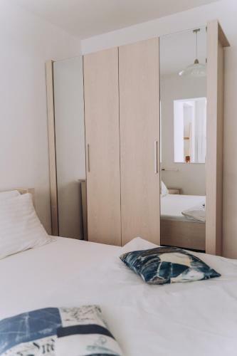 Class Apartments
