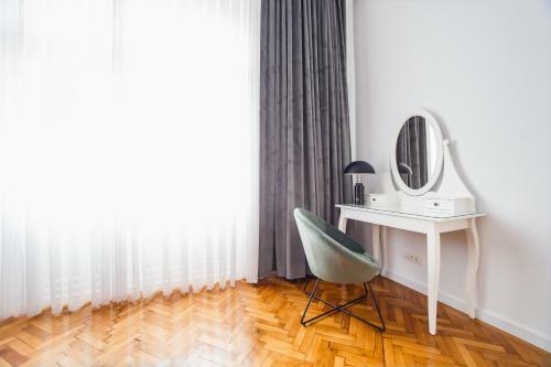 Spacious Riverviews Apartment Near Piata Unirii