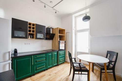 Spacious Riverviews Apartment Near Piata Unirii