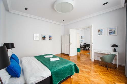 Spacious Riverviews Apartment Near Piata Unirii