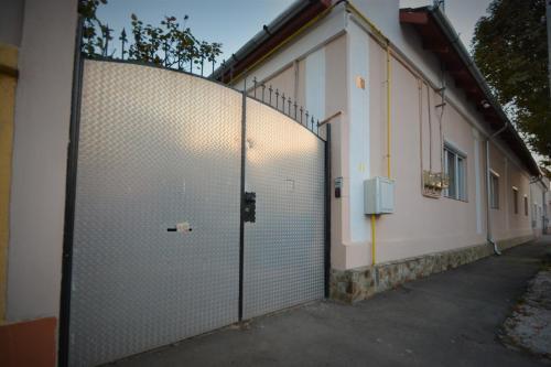 Yox Apartment 6