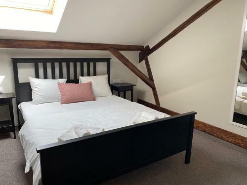 Hostal Theater Guesthouse With Parking