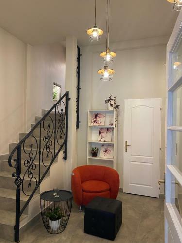 Hostal Theater Guesthouse With Parking