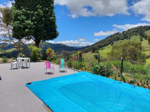 Casa Aconchegante Na Ro�a C/ Piscina/churrasqueira