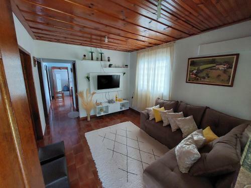 Casa Aconchegante Na Ro�a C/ Piscina/churrasqueira