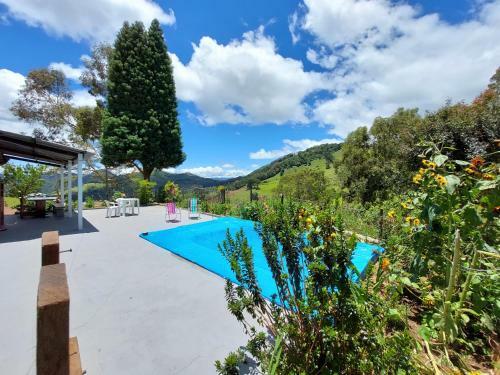 Casa Aconchegante Na Ro�a C/ Piscina/churrasqueira