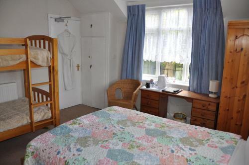 Hostal Walcot House