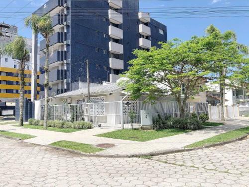 Excelente Im�vel A Uma Quadra Da Praia Central