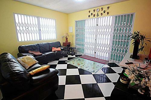 Casa Com Piscina, Churrasqueira E Oito Su�tes