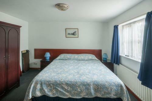 Hostal Bridge House Hotel