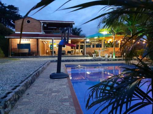 Hermosa Finca La Natalia Con Piscina
