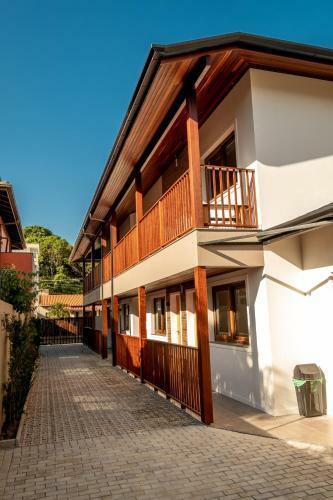 Hostal Banzai Brava Su�tes