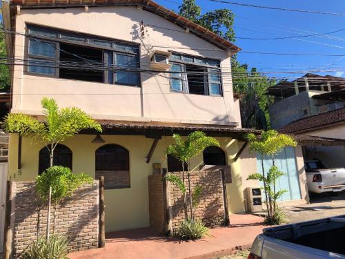 Casa No Centro Da Cidade Com Garagem.