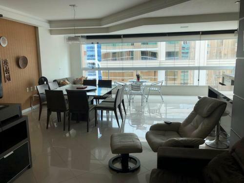 Apartamento 3 Su�tes Pr�ximo A Praia