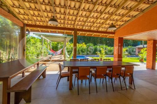 Casa 3 Dormit�rios Com Piscina E Campo de Futebol