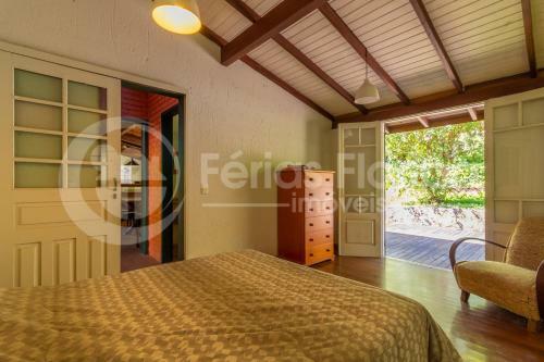 Casa 3 Dormit�rios Com Piscina E Campo de Futebol
