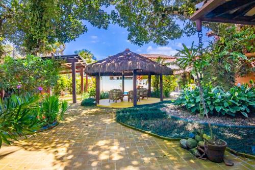 Casa Agrad�vel Com Piscina E Churrasqueira !