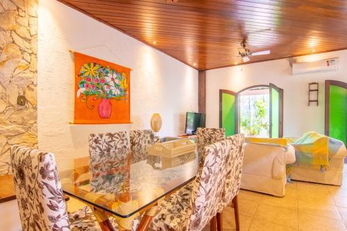Casa Agrad�vel Com Piscina E Churrasqueira !