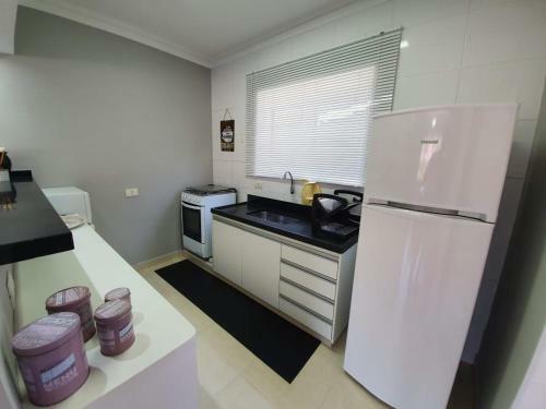 Lindo Apartamento Enseada At� 6 Pessoas - 2 Quartos - 200mt Da Praia
