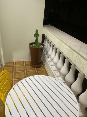 Apartamento Guaruja - 2 Quartos - Ar Condicionado - Varanda