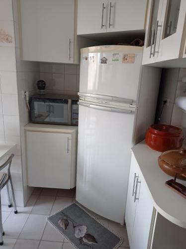 Apartamento Enseada Com Varanda